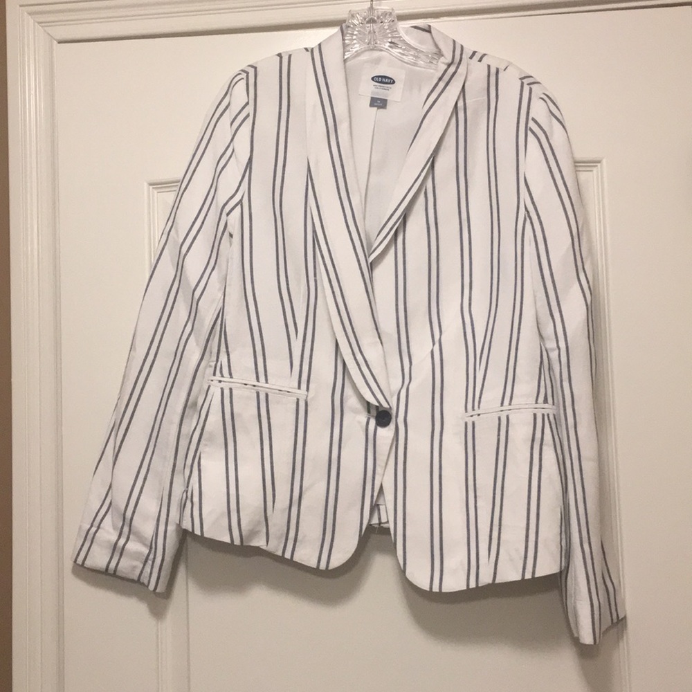 Maternity blazer